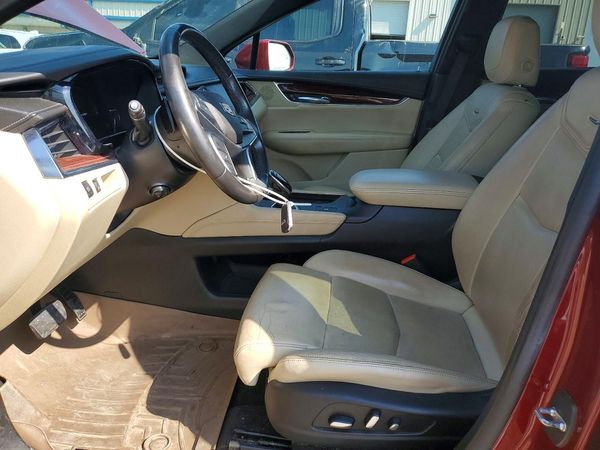 2017 CADILLAC XT5