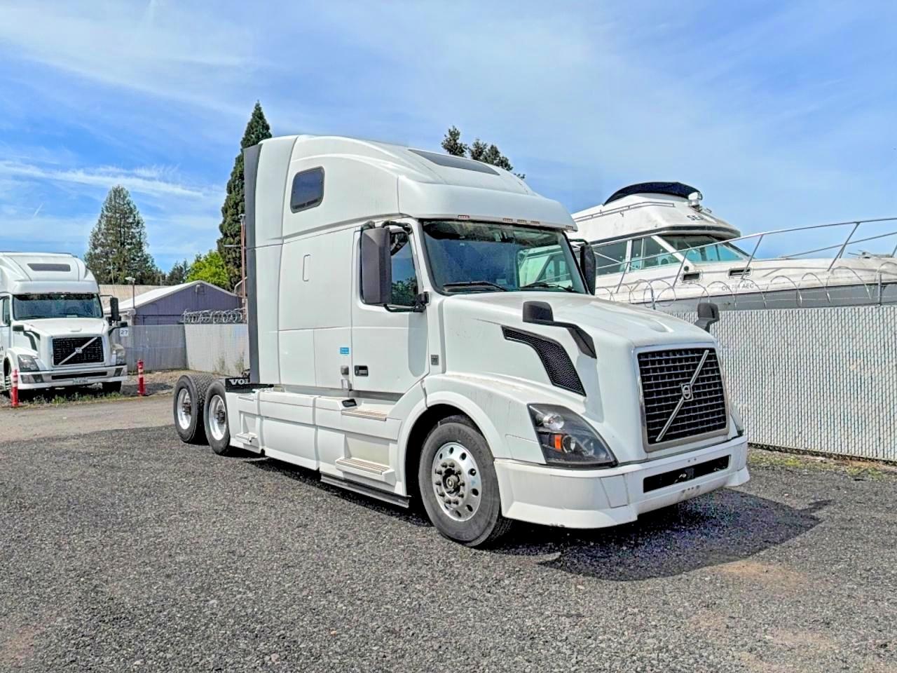 2013 VOLVO VN