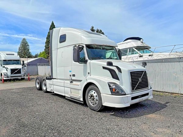 2013 VOLVO VN