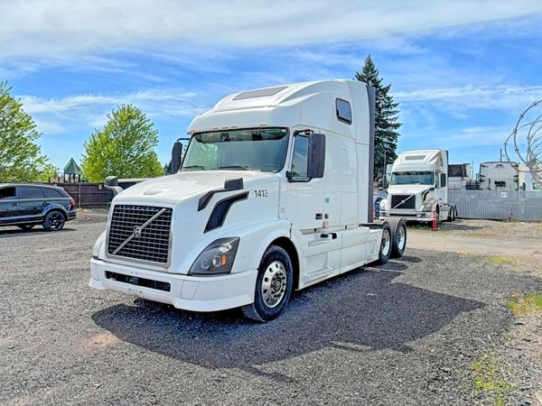 2013 VOLVO VN