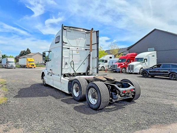 2013 VOLVO VN
