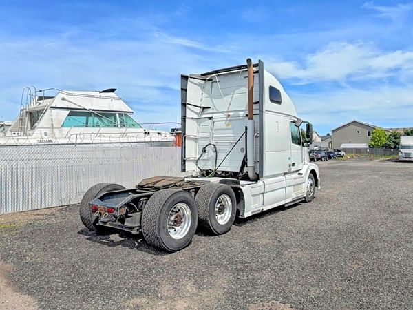 2013 VOLVO VN