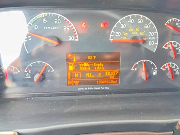 2013 VOLVO VN