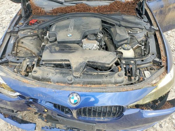 2016 BMW 3 SERIES xDrive SA — Engine bay
