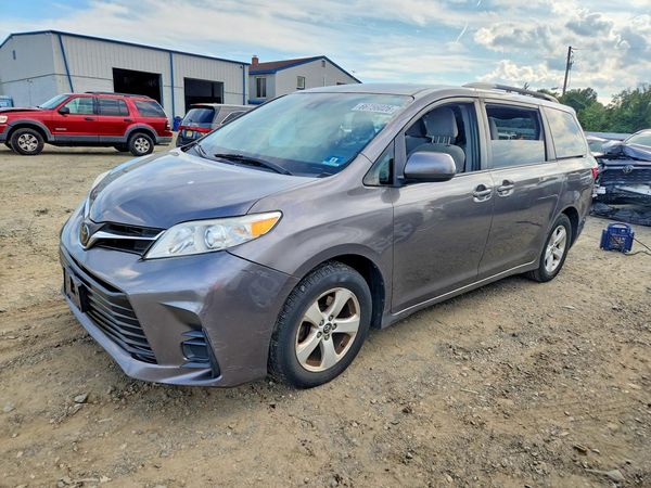 2018 TOYOTA SIENNA