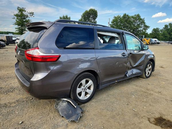 2018 TOYOTA SIENNA