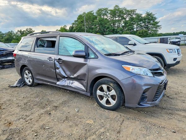 2018 TOYOTA SIENNA