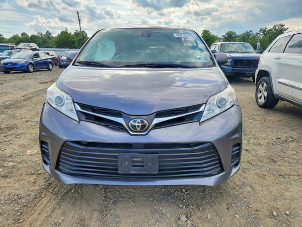 2018 TOYOTA SIENNA