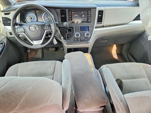 2018 TOYOTA SIENNA