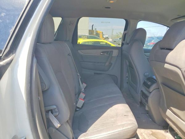 2014 CHEVROLET TRAVERSE LS