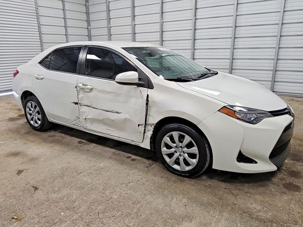2017 TOYOTA COROLLA — Passenger 3/4
