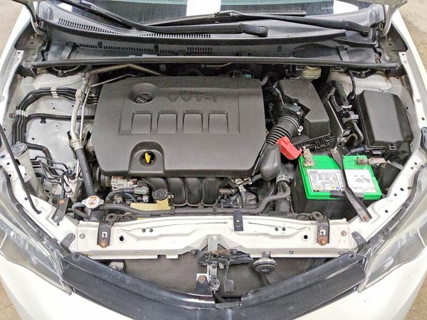 2017 TOYOTA COROLLA — Engine bay