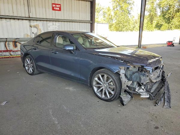 2021 VOLVO S60