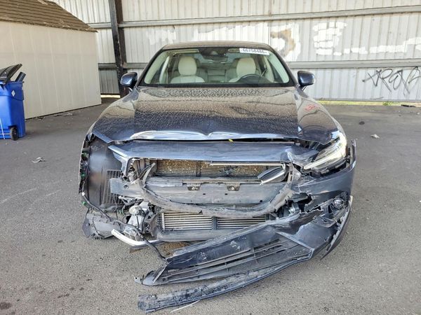 2021 VOLVO S60