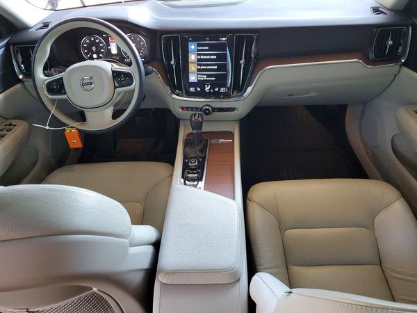 2021 VOLVO S60