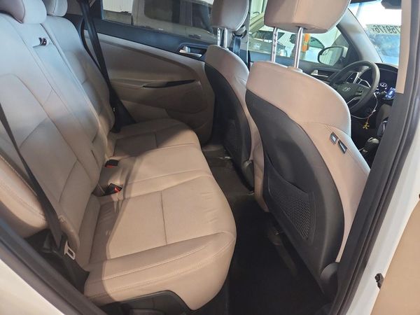 2020 HYUNDAI TUCSON SE