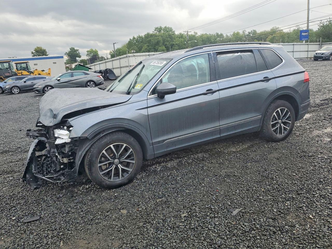 2021 VOLKSWAGEN TIGUAN — Front 3/4