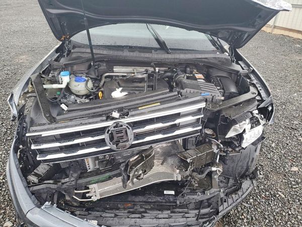 2021 VOLKSWAGEN TIGUAN — Engine bay