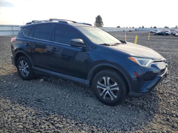 2018 TOYOTA RAV4 LE — Passenger 3/4