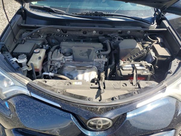 2018 TOYOTA RAV4 LE — Engine bay