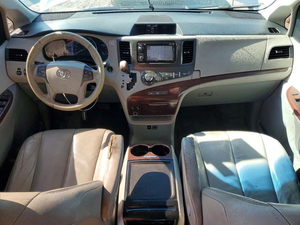 2012 TOYOTA SIENNA