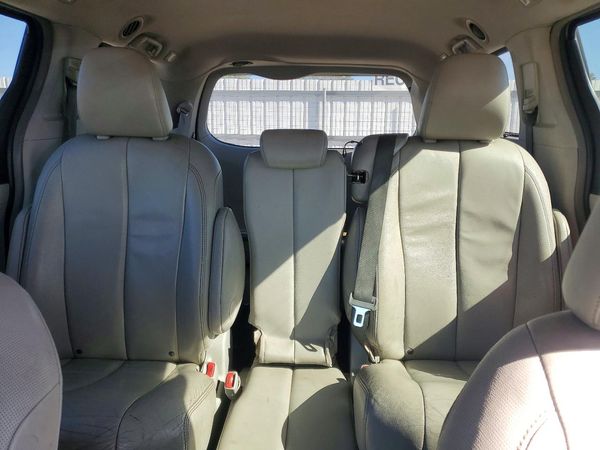 2012 TOYOTA SIENNA