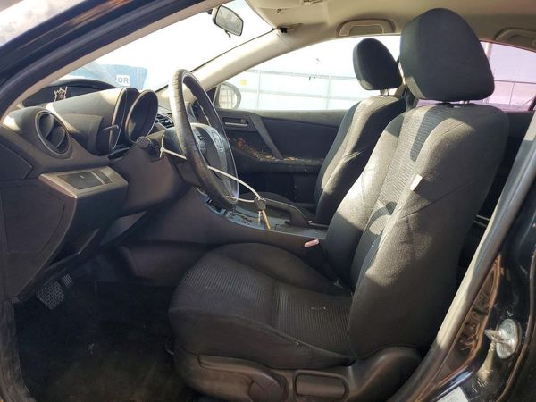 2013 MAZDA 3 SV/Base — DENT