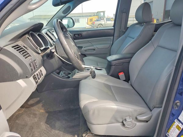 2015 TOYOTA TACOMA Delux Grade