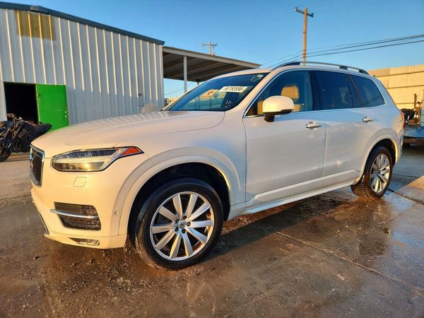 2018 VOLVO XC90 Momentum — Front 3/4