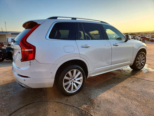 2018 VOLVO XC90 Momentum — PSRA