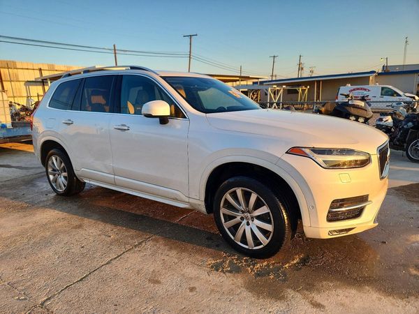 2018 VOLVO XC90 Momentum — Passenger 3/4