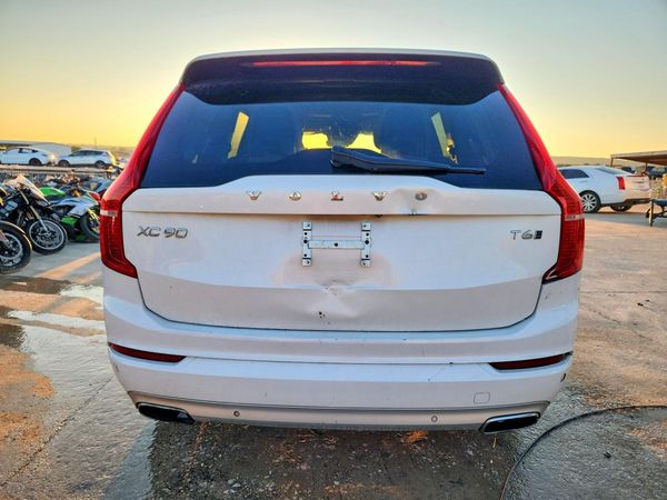 2018 VOLVO XC90 Momentum — DIRR