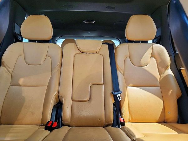 2018 VOLVO XC90 Momentum — SUVN