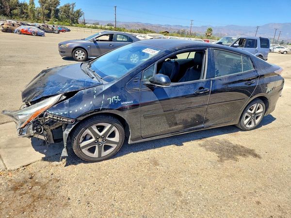 2016 TOYOTA PRIUS