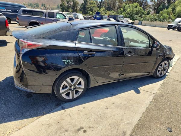 2016 TOYOTA PRIUS
