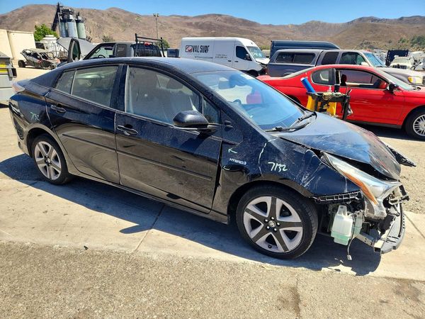2016 TOYOTA PRIUS