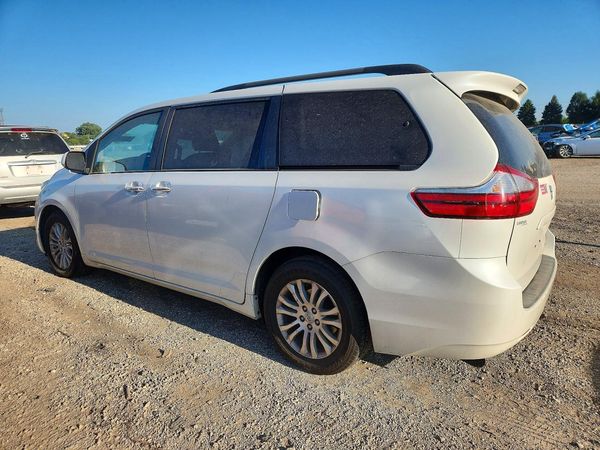 2017 TOYOTA SIENNA