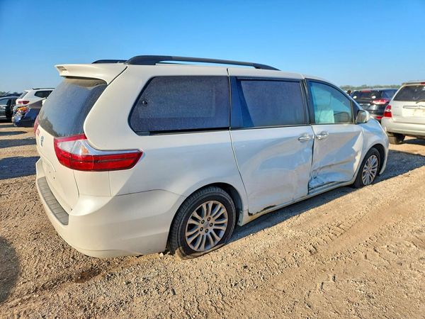 2017 TOYOTA SIENNA