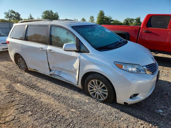 2017 TOYOTA SIENNA