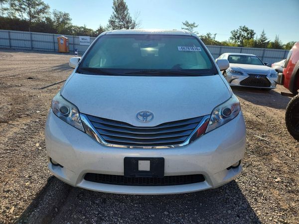 2017 TOYOTA SIENNA