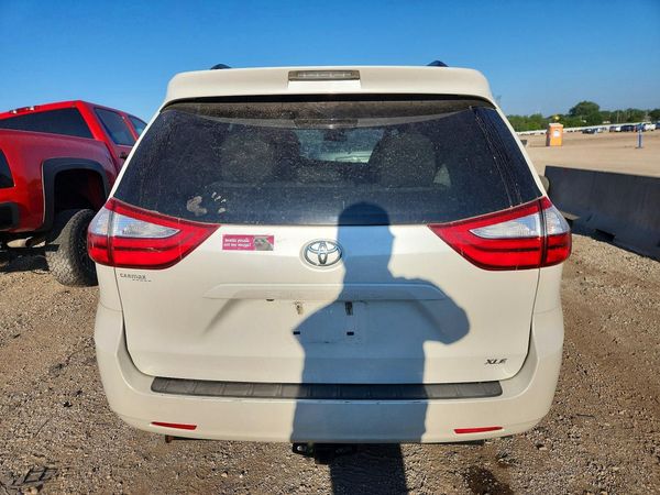 2017 TOYOTA SIENNA