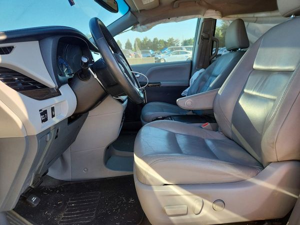 2017 TOYOTA SIENNA