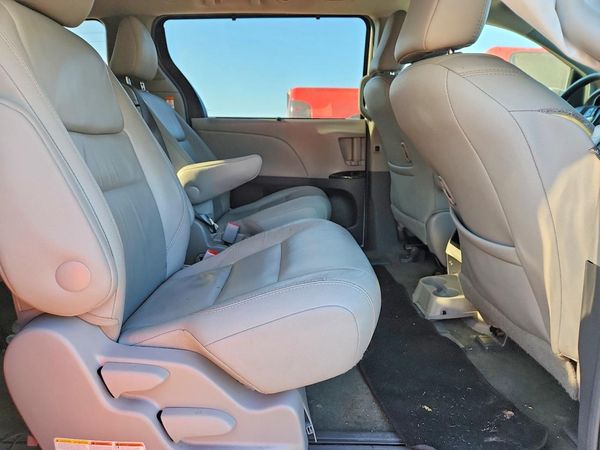 2017 TOYOTA SIENNA