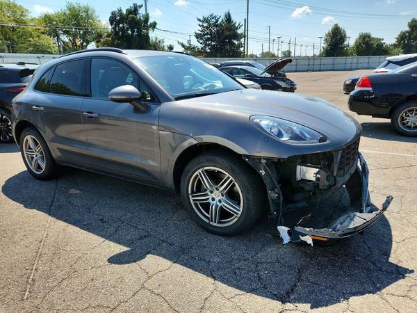 2018 PORSCHE MACAN