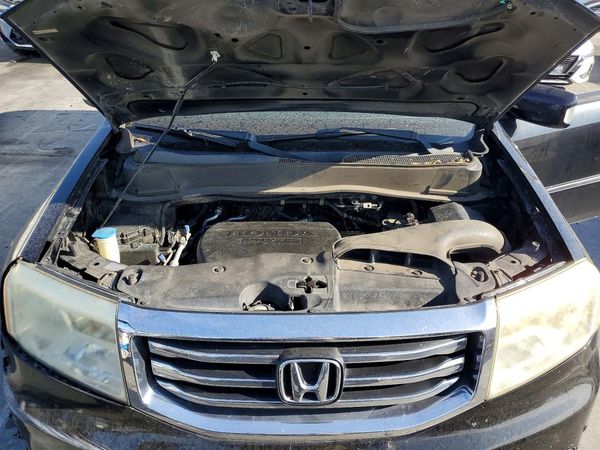 2015 HONDA PILOT TOURING — Engine bay