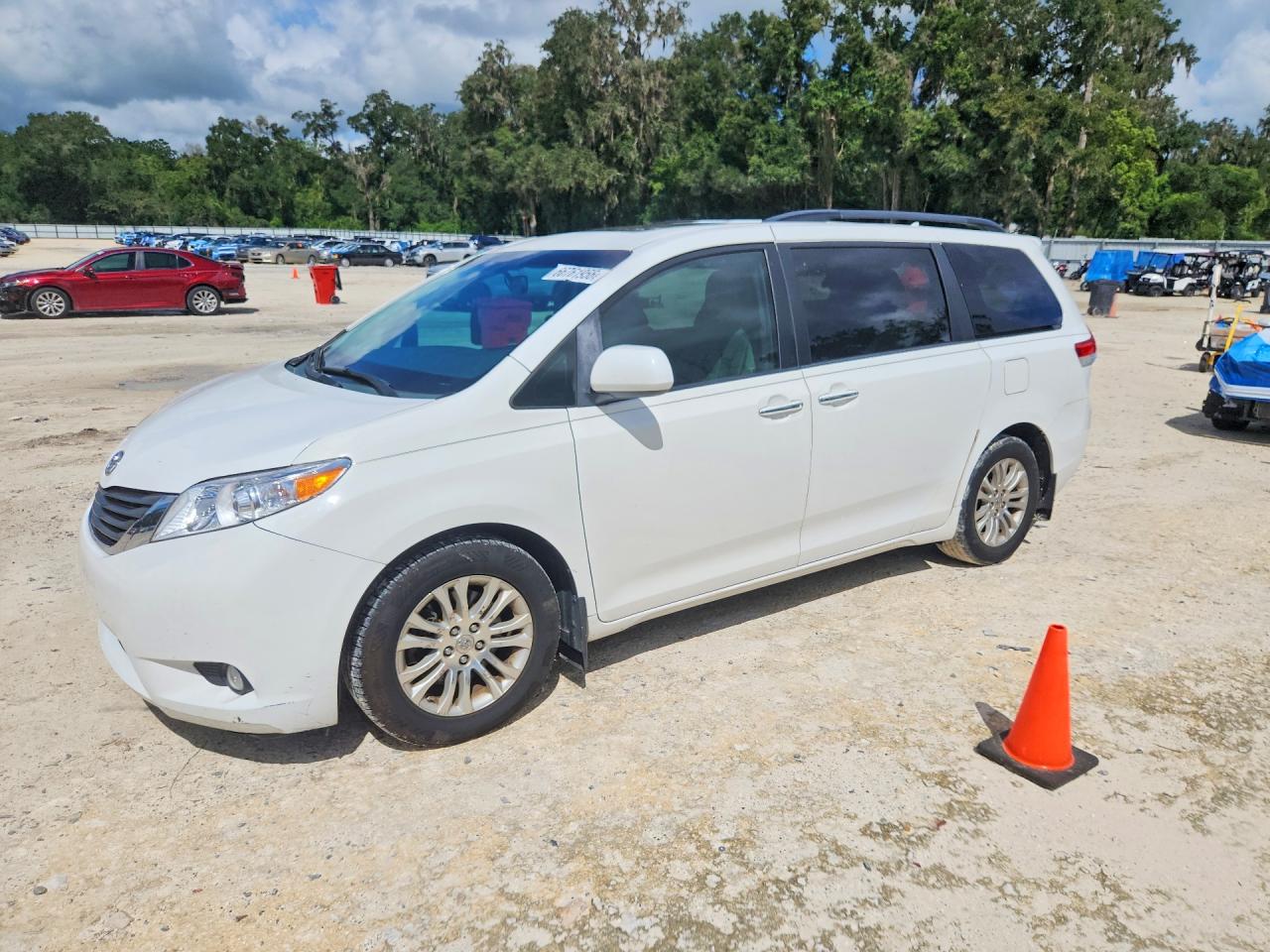 2014 TOYOTA SIENNA