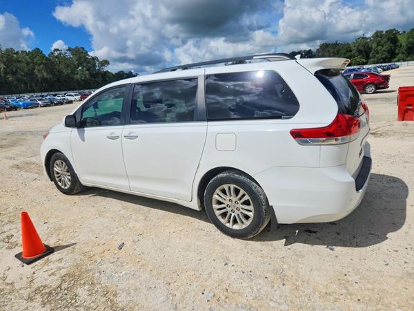 2014 TOYOTA SIENNA