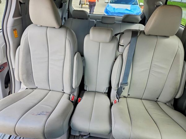 2014 TOYOTA SIENNA