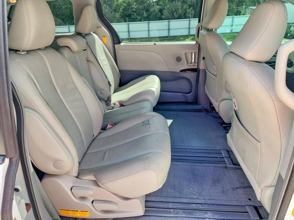2014 TOYOTA SIENNA