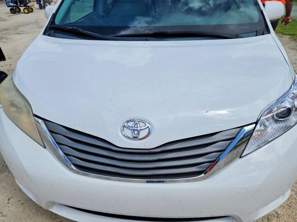2014 TOYOTA SIENNA